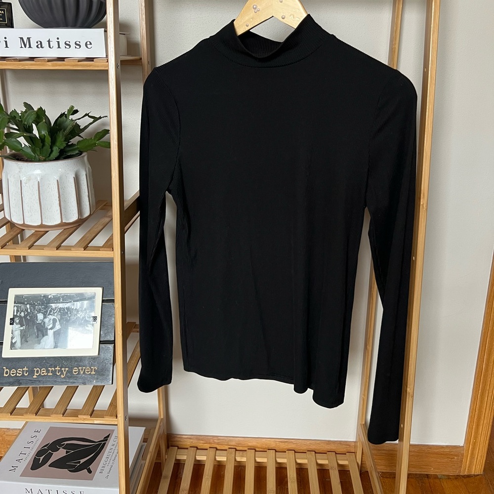 Ribbed Mock Neck Shirt